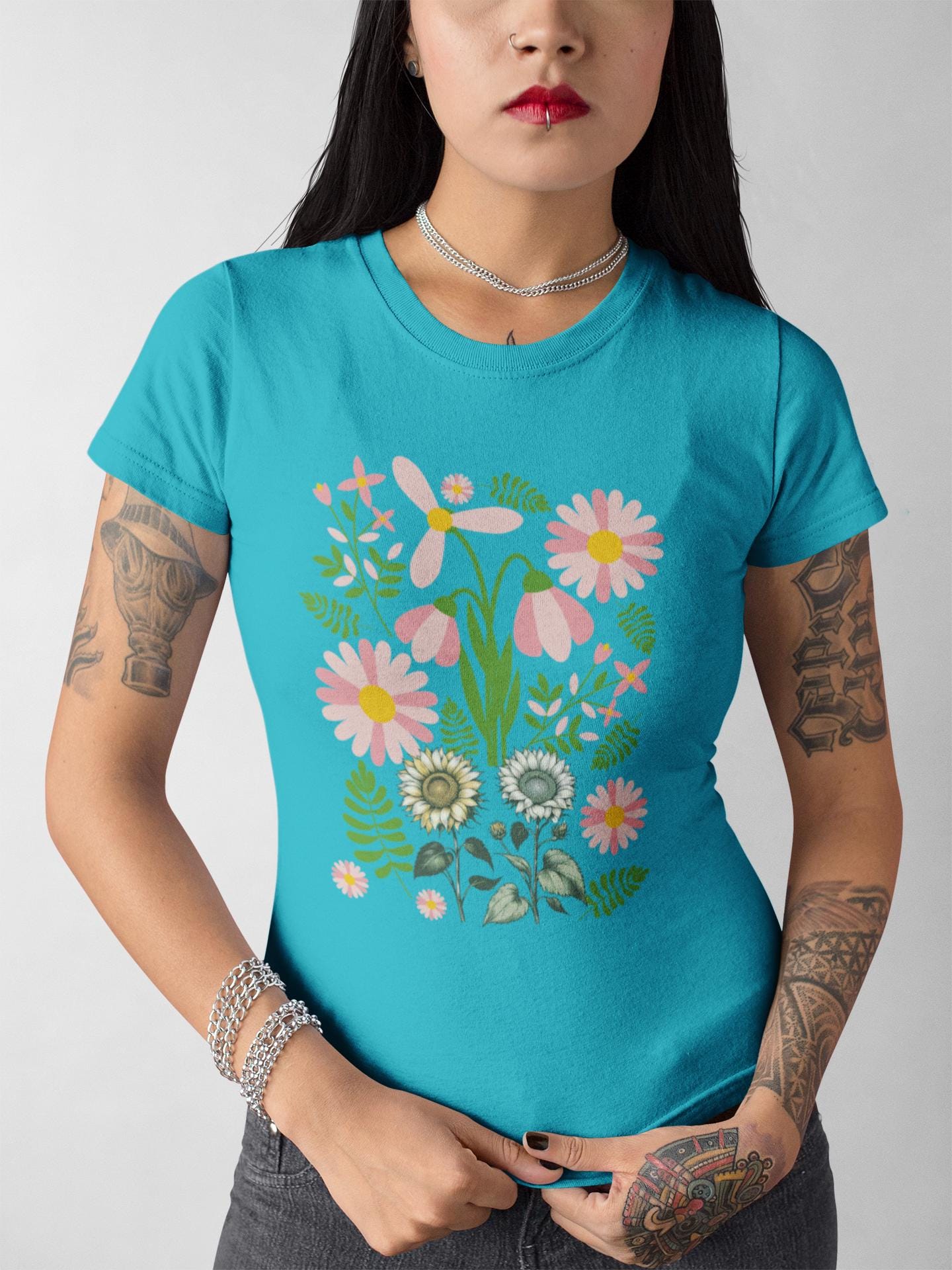 Boho Daisy Flower Tee Shirt, Boho Floral Garden, Comfort Colors Wildflower T-Shirt, Summer Style, Casual Tee, Trendy Flower Print Shirt