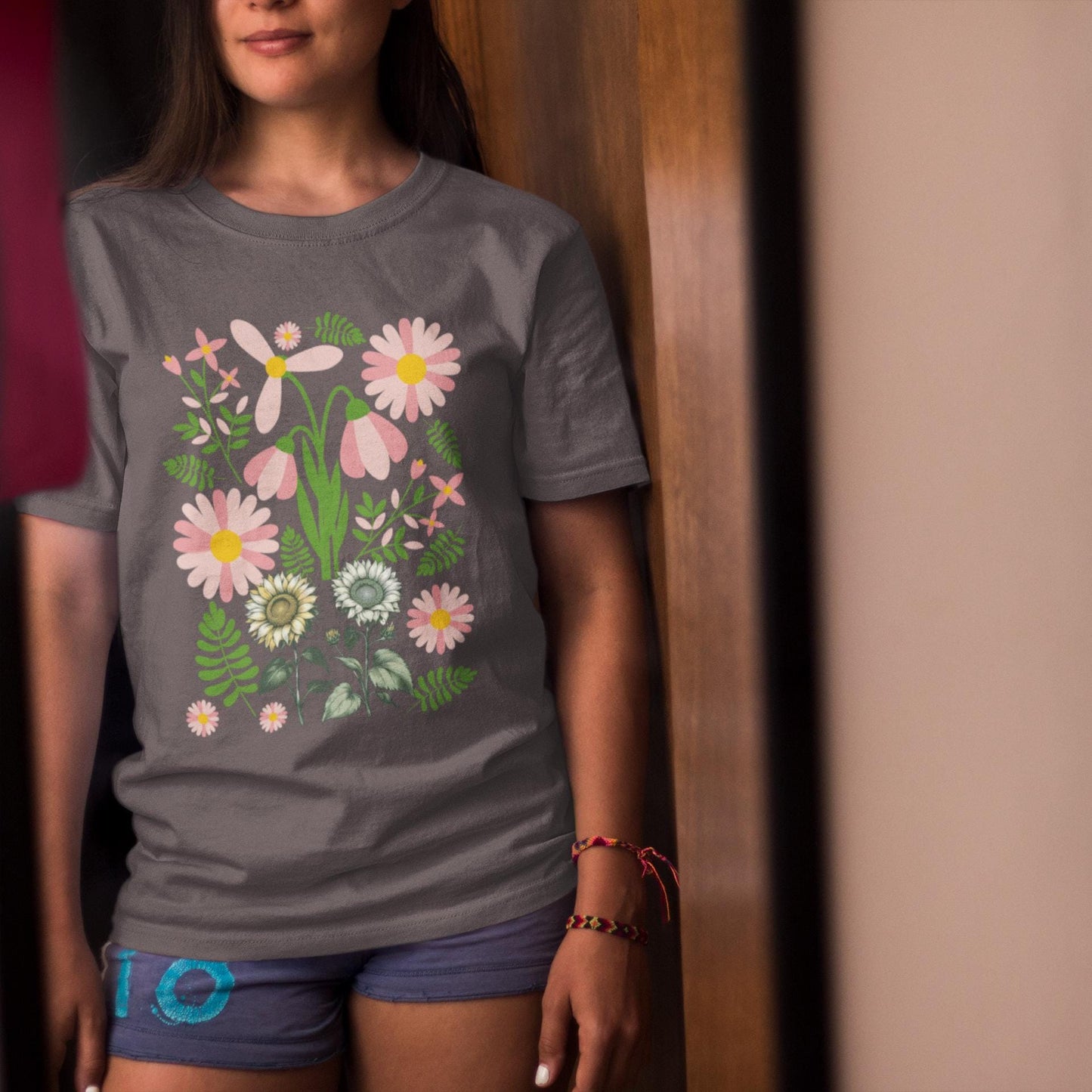 Boho Daisy Flower Tee Shirt, Boho Floral Garden, Comfort Colors Wildflower T-Shirt, Summer Style, Casual Tee, Trendy Flower Print Shirt